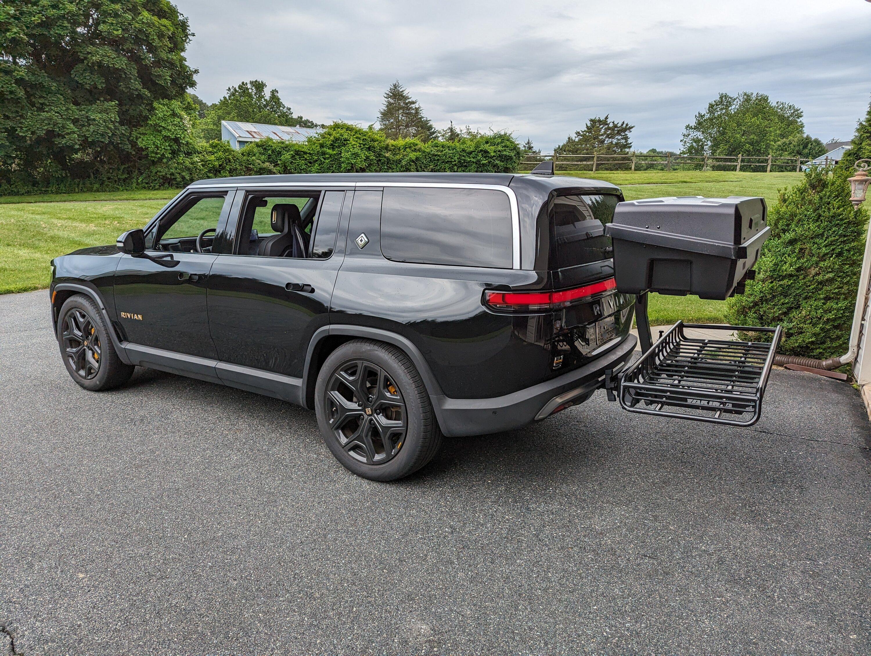 Rivian R1T R1S Yakima EXO System is the best swing away cargo hitch-based solution for my R1S YakimaEXO_RivianR1S_sideview