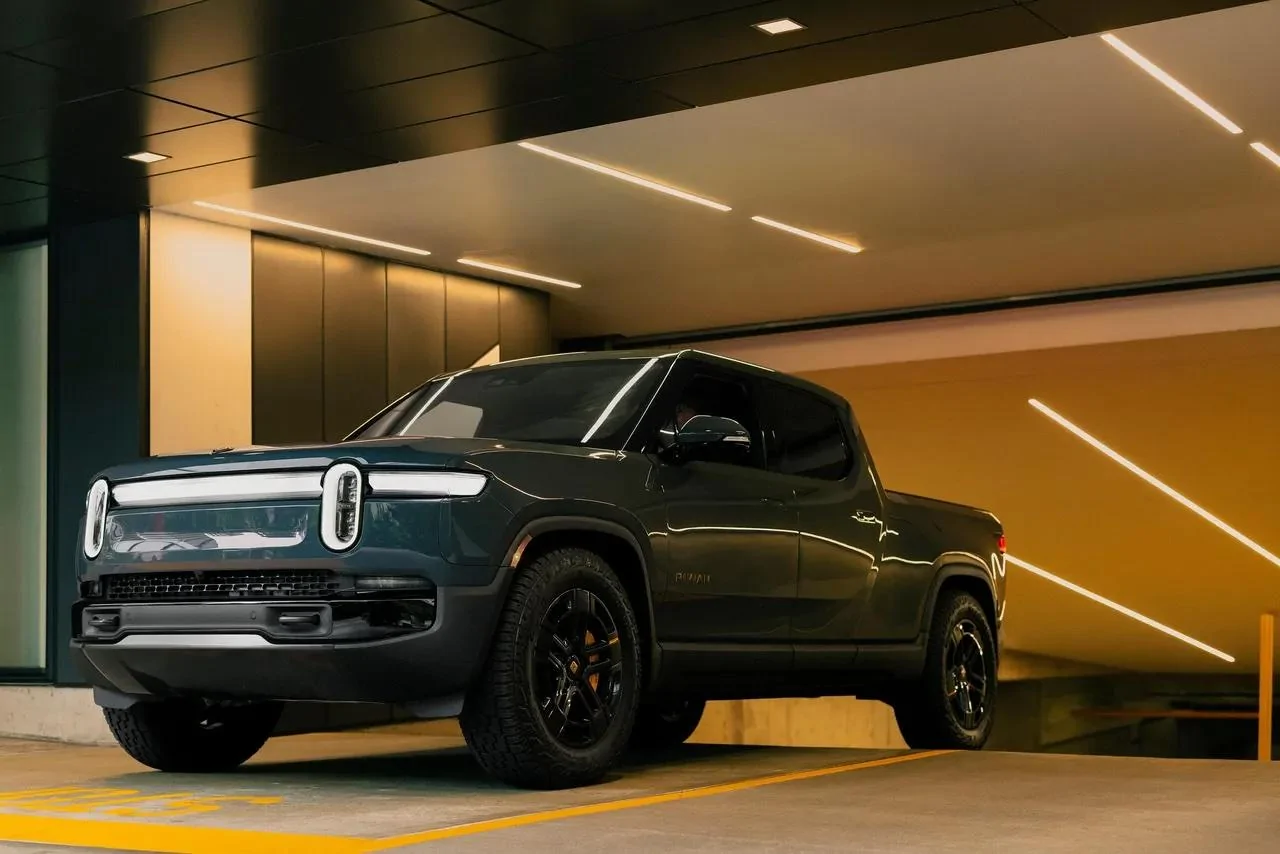 Rivian R1T R1S Official: 2025 R1T & R1S Refresh / Facelift (2nd Gen) Specs and Photos!  Quad Motor gets 1,025 HP and 0-60 in 2.5 Seconds!!! QSQSGRgCTcQnwuF2nUtXp6-1280-80.jpg