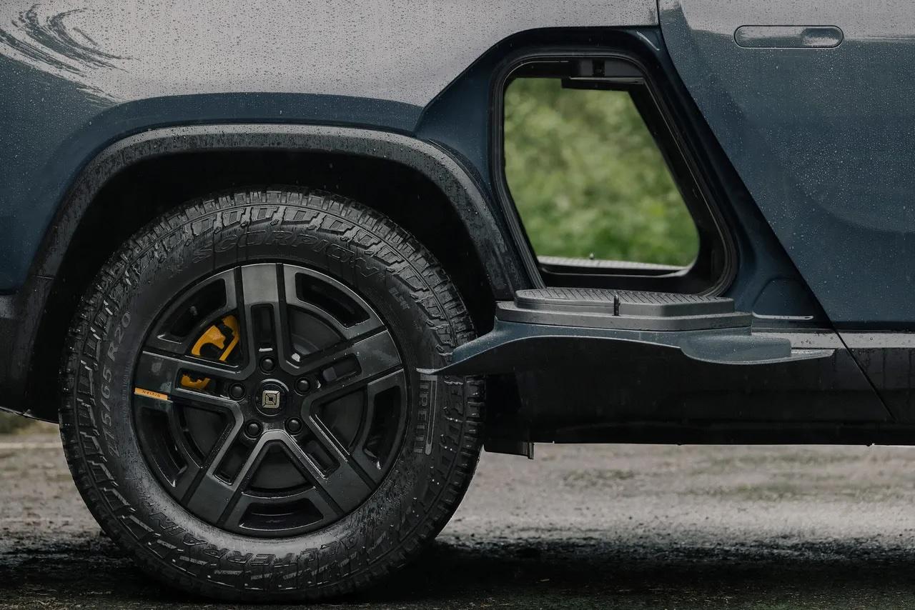 Rivian R1T R1S Official: 2025 R1T & R1S Refresh / Facelift (2nd Gen) Specs and Photos!  Quad Motor gets 1,025 HP and 0-60 in 2.5 Seconds!!! EneXnabynS5H2GD2SUPEg6-1280-80