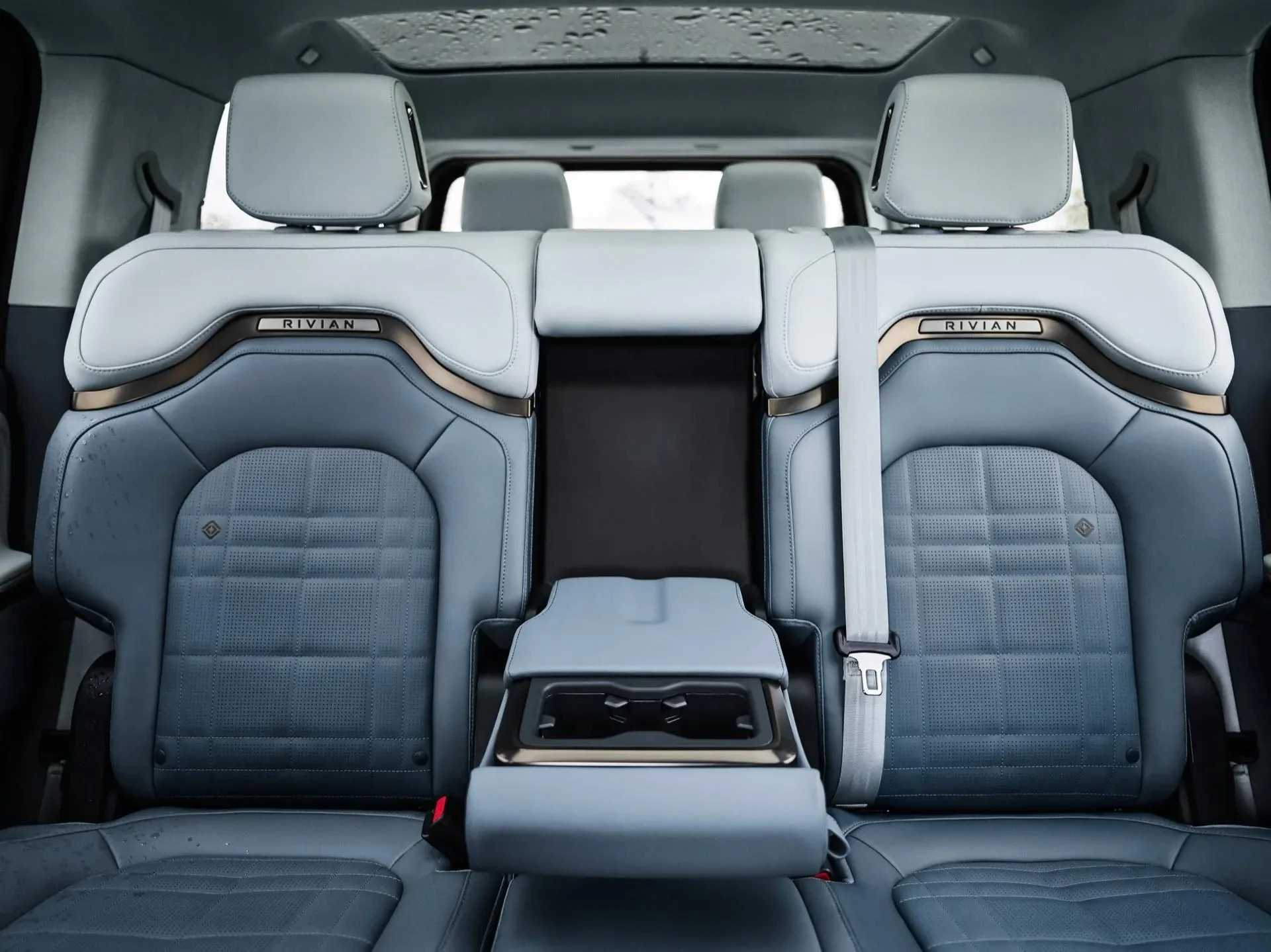 Rivian R1T R1S Official: 2025 R1T & R1S Refresh / Facelift (2nd Gen) Specs and Photos!  Quad Motor gets 1,025 HP and 0-60 in 2.5 Seconds!!! rivian-r1s_100932060_h-jpeg