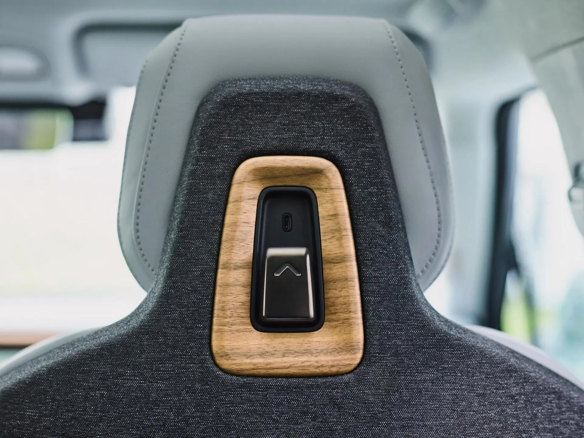 Rivian R1T R1S Official: 2025 R1T & R1S Refresh / Facelift (2nd Gen) Specs and Photos!  Quad Motor gets 1,025 HP and 0-60 in 2.5 Seconds!!! rivian-r1s_100932064_h-jpeg