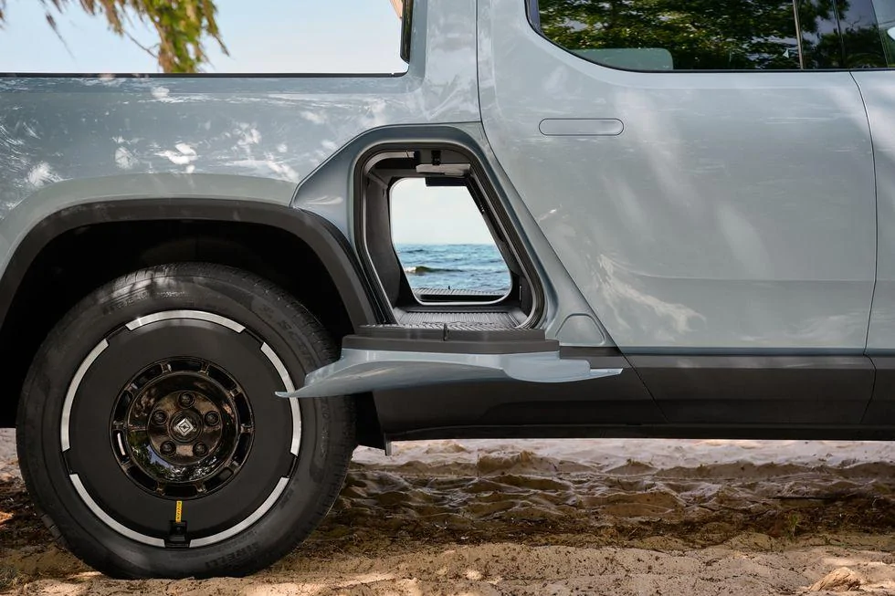 Rivian R1T R1S Official: 2025 R1T & R1S Refresh / Facelift (2nd Gen) Specs and Photos!  Quad Motor gets 1,025 HP and 0-60 in 2.5 Seconds!!! 2025-rivian-r1t-107-665f78b97a0ab-jpg