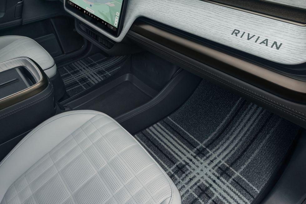 Rivian R1T R1S Official: 2025 R1T & R1S Refresh / Facelift (2nd Gen) Specs and Photos!  Quad Motor gets 1,025 HP and 0-60 in 2.5 Seconds!!! 2025-rivian-r1t-114-665f78be9fd1c-