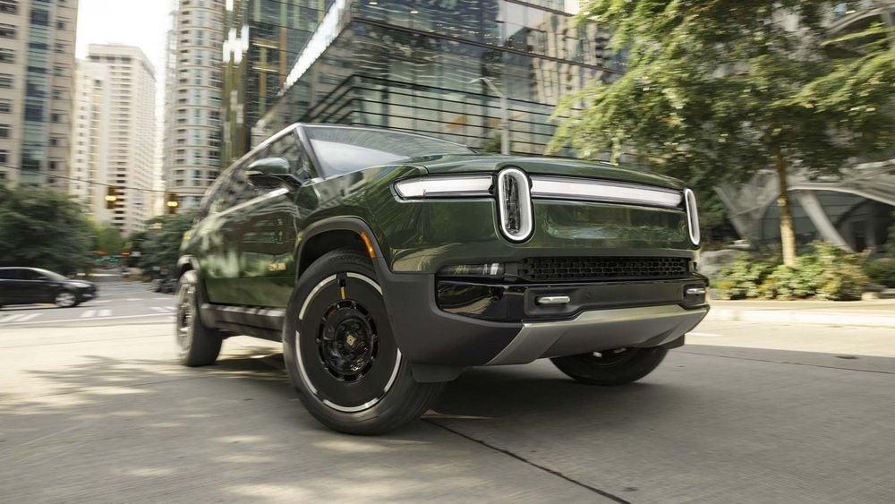 Rivian R1T R1S Official: 2025 R1T & R1S Refresh / Facelift (2nd Gen) Specs and Photos!  Quad Motor gets 1,025 HP and 0-60 in 2.5 Seconds!!! -rivian-r1t-electric-truck-r1s-suv-first-drive-