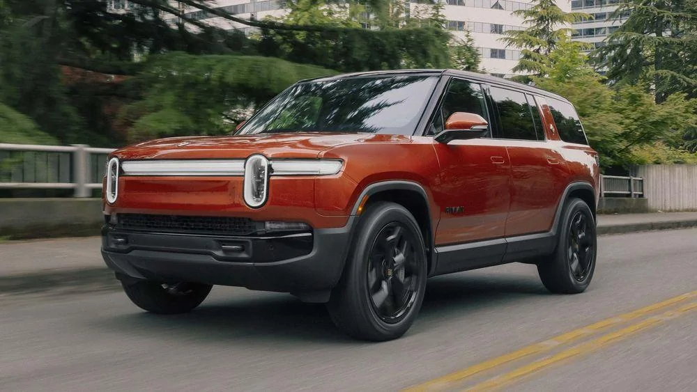 Rivian R1T R1S Official: 2025 R1T & R1S Refresh / Facelift (2nd Gen) Specs and Photos!  Quad Motor gets 1,025 HP and 0-60 in 2.5 Seconds!!! -rivian-r1t-electric-truck-r1s-suv-first-drive-jpg