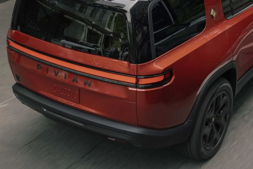 Rivian R1T R1S Official: 2025 R1T & R1S Refresh / Facelift (2nd Gen) Specs and Photos!  Quad Motor gets 1,025 HP and 0-60 in 2.5 Seconds!!! -rivian-r1t-electric-truck-r1s-suv-first-drive-jpg