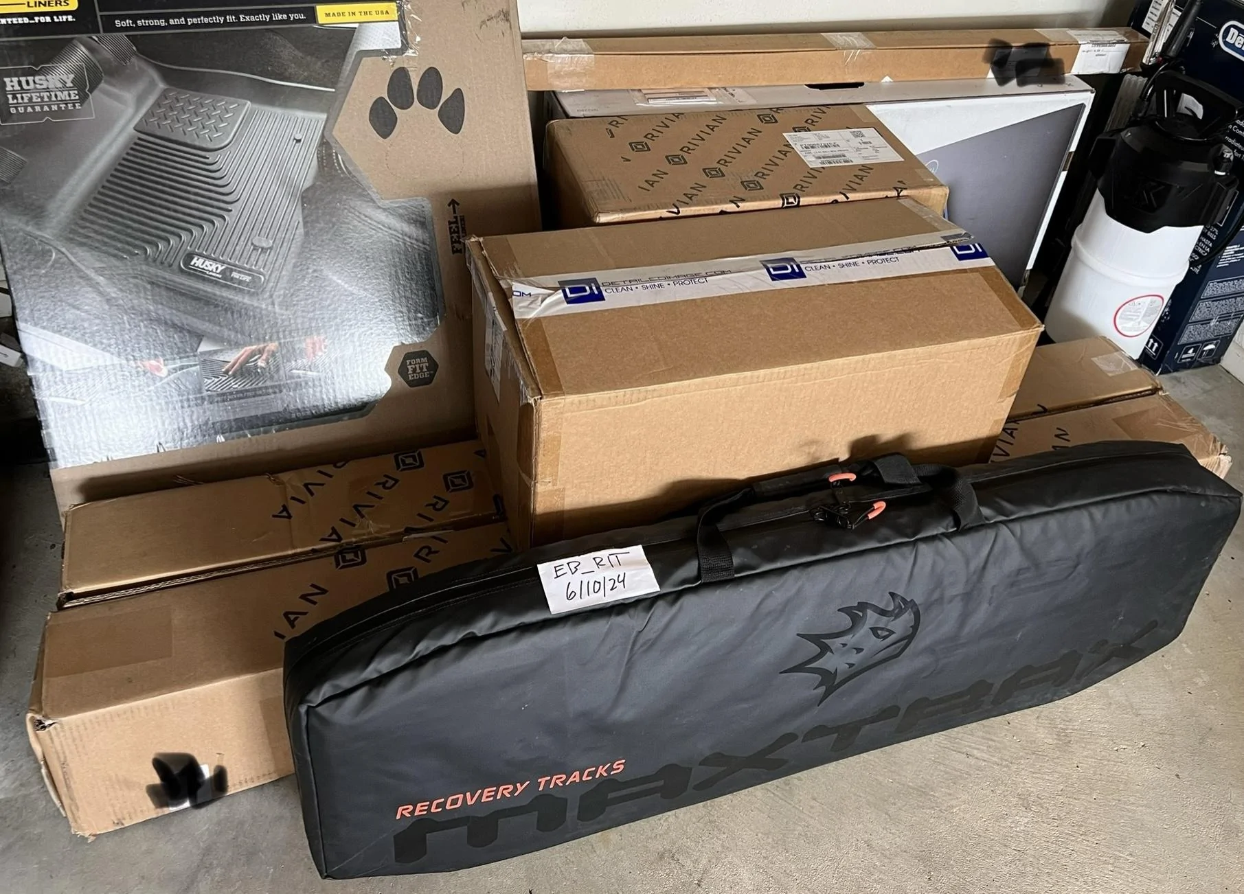 Rivian R1T R1S New-in-Box Wall Charger, Crossbars, MAXTRAX IMG_4227