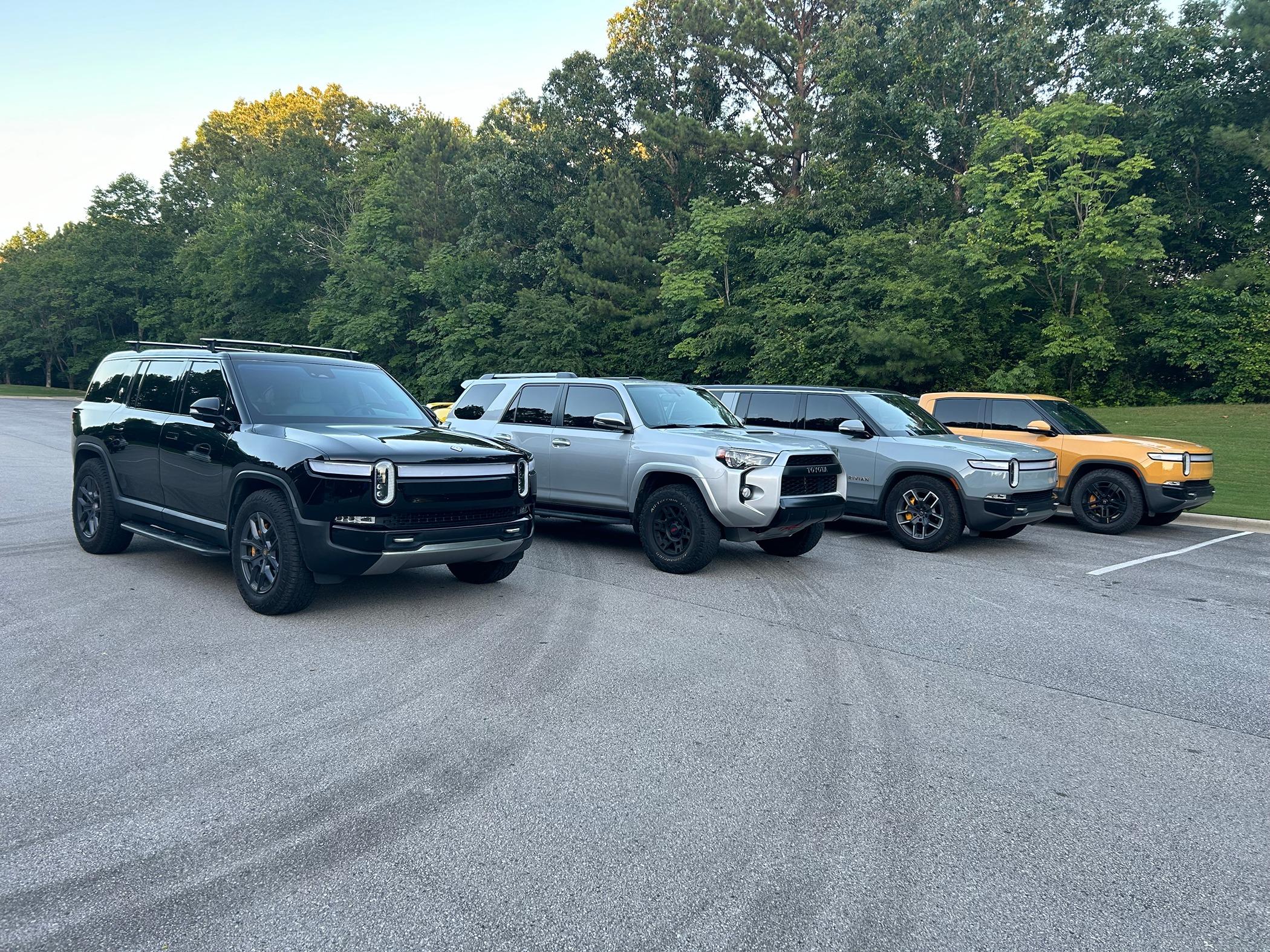 Rivian R1T R1S ATL_R1S Midnight Black Build IMG_2562