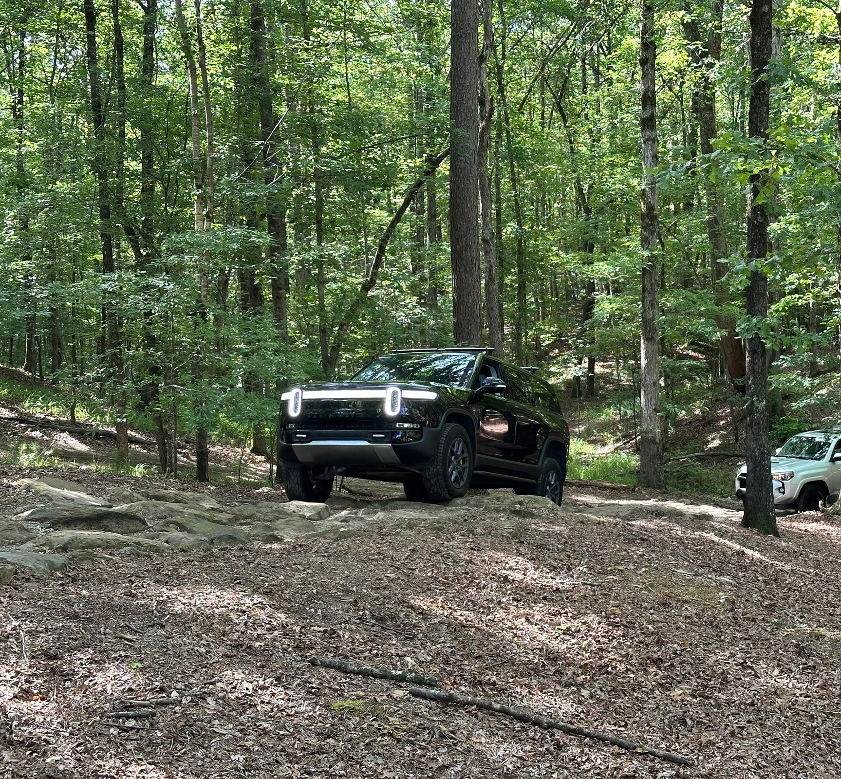 Rivian R1T R1S ATL_R1S Midnight Black Build IMG_5811
