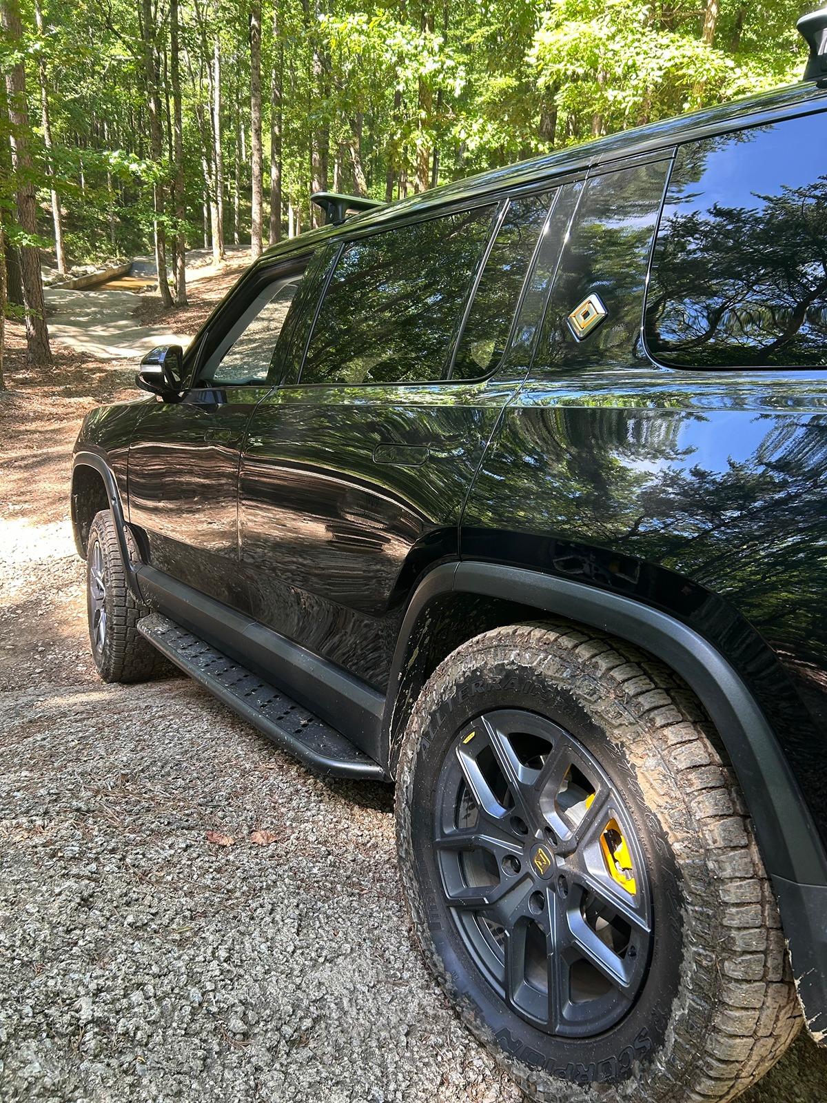 Rivian R1T R1S ATL_R1S Midnight Black Build IMG_2577