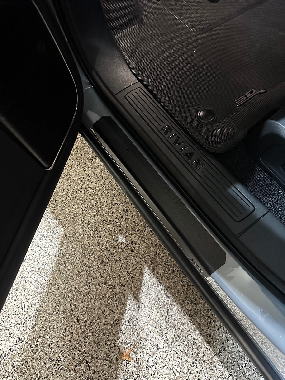 Rivian R1T R1S PSA - Keep your rubbers clean! IMG_2669