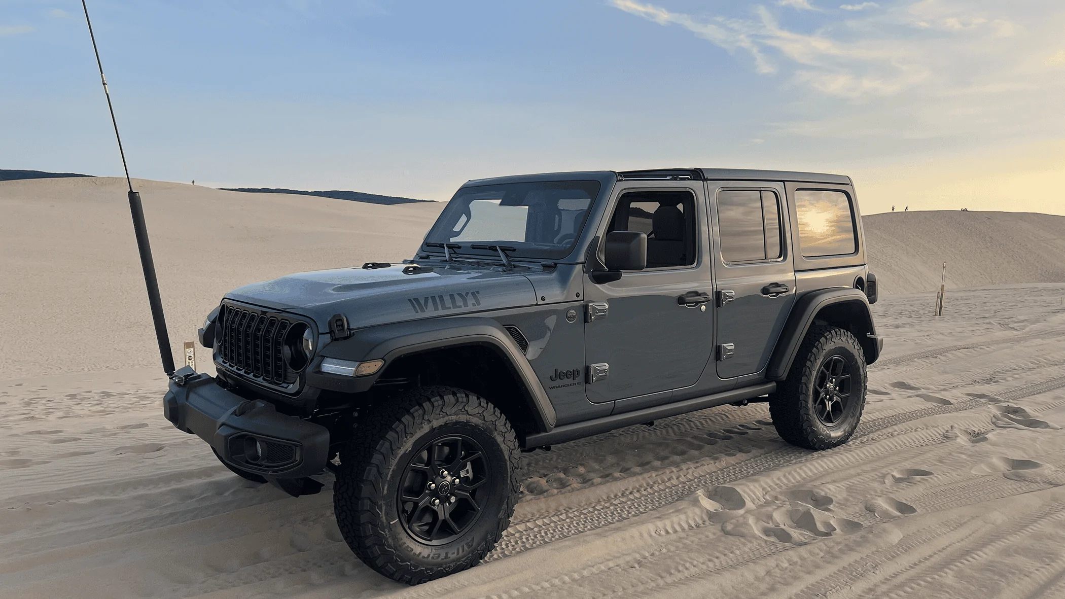 Rivian R1T R1S New Storm Blue Paint Color Photos & Video (During Production and at Service Center) 1718306851380-1l
