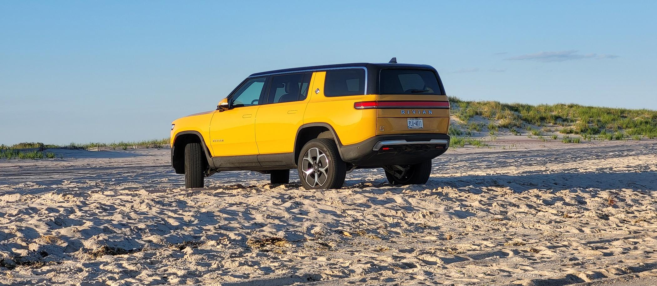 Rivian R1T R1S ? COMPASS YELLOW R1S  Photos 20240531_191348
