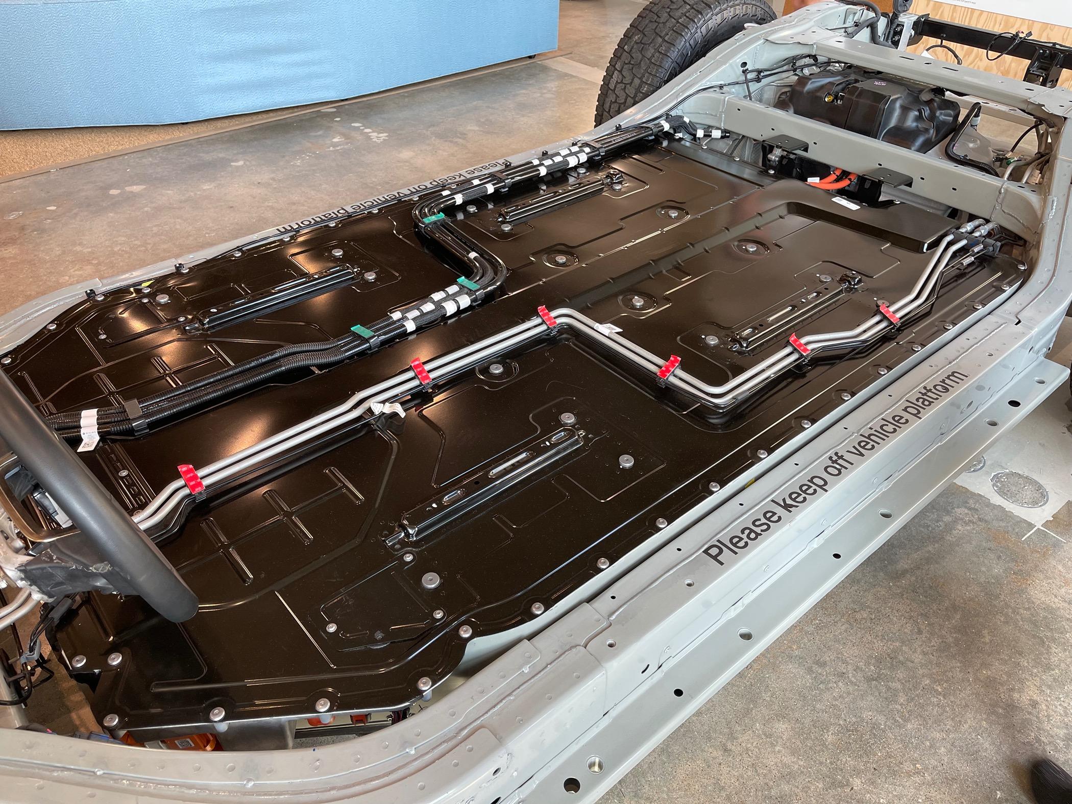 Rivian R1T R1S Gen 2 Rivian R1 - Real Life Pictures & Impressions IMG_2980