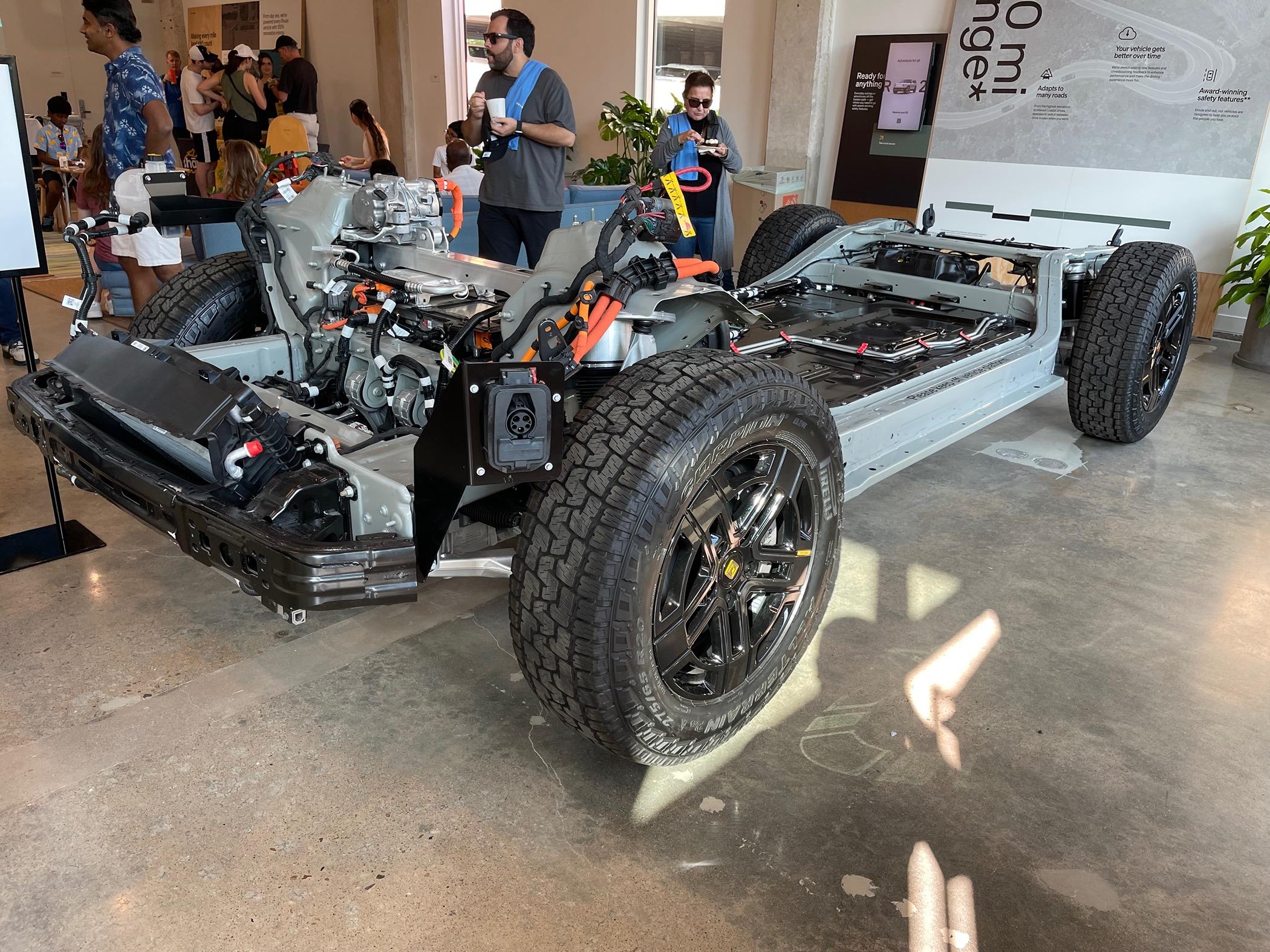 Rivian R1T R1S Gen 2 Rivian R1 - Real Life Pictures & Impressions IMG_2970