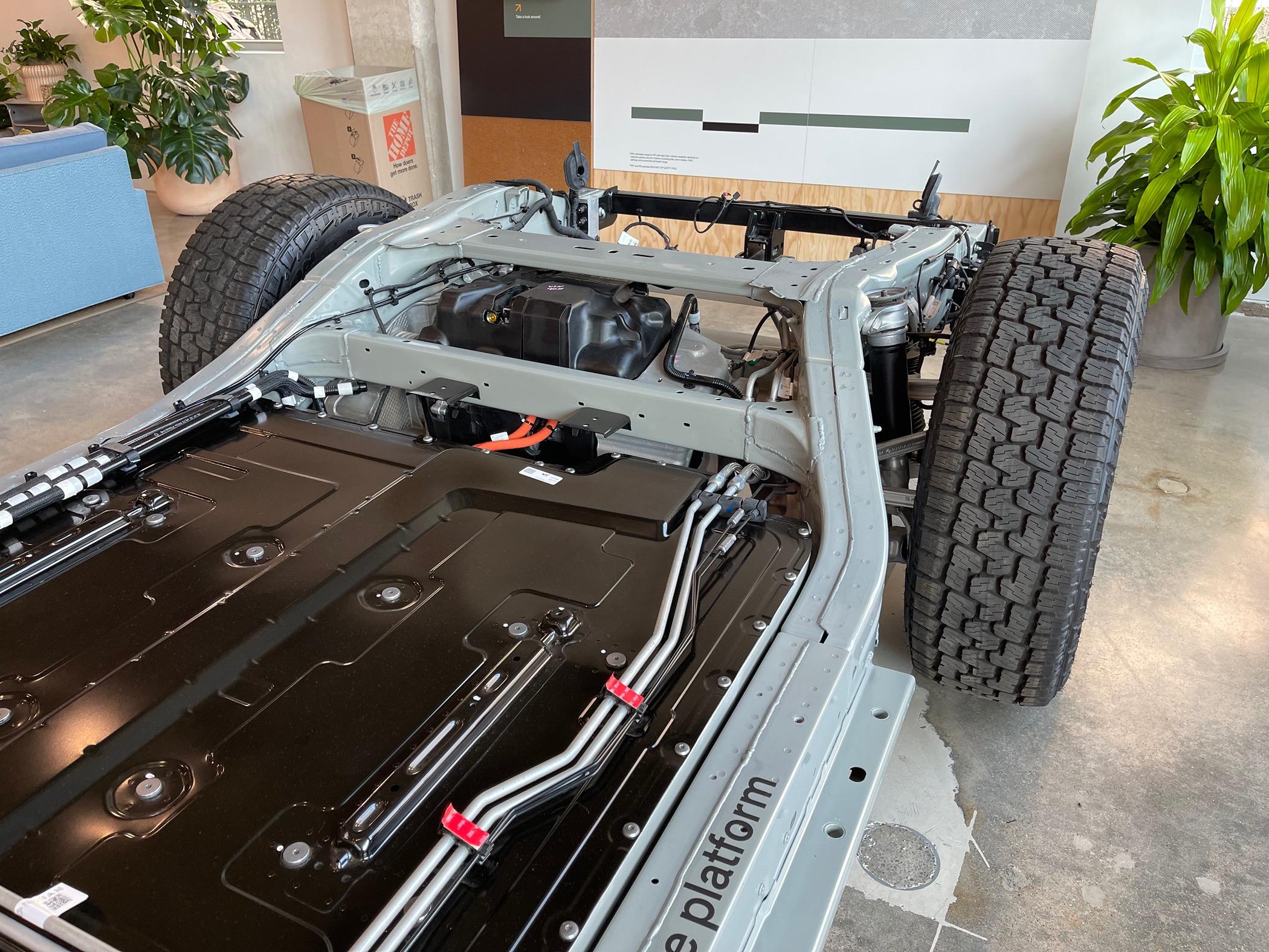Rivian R1T R1S Gen 2 Rivian R1 - Real Life Pictures & Impressions IMG_2972