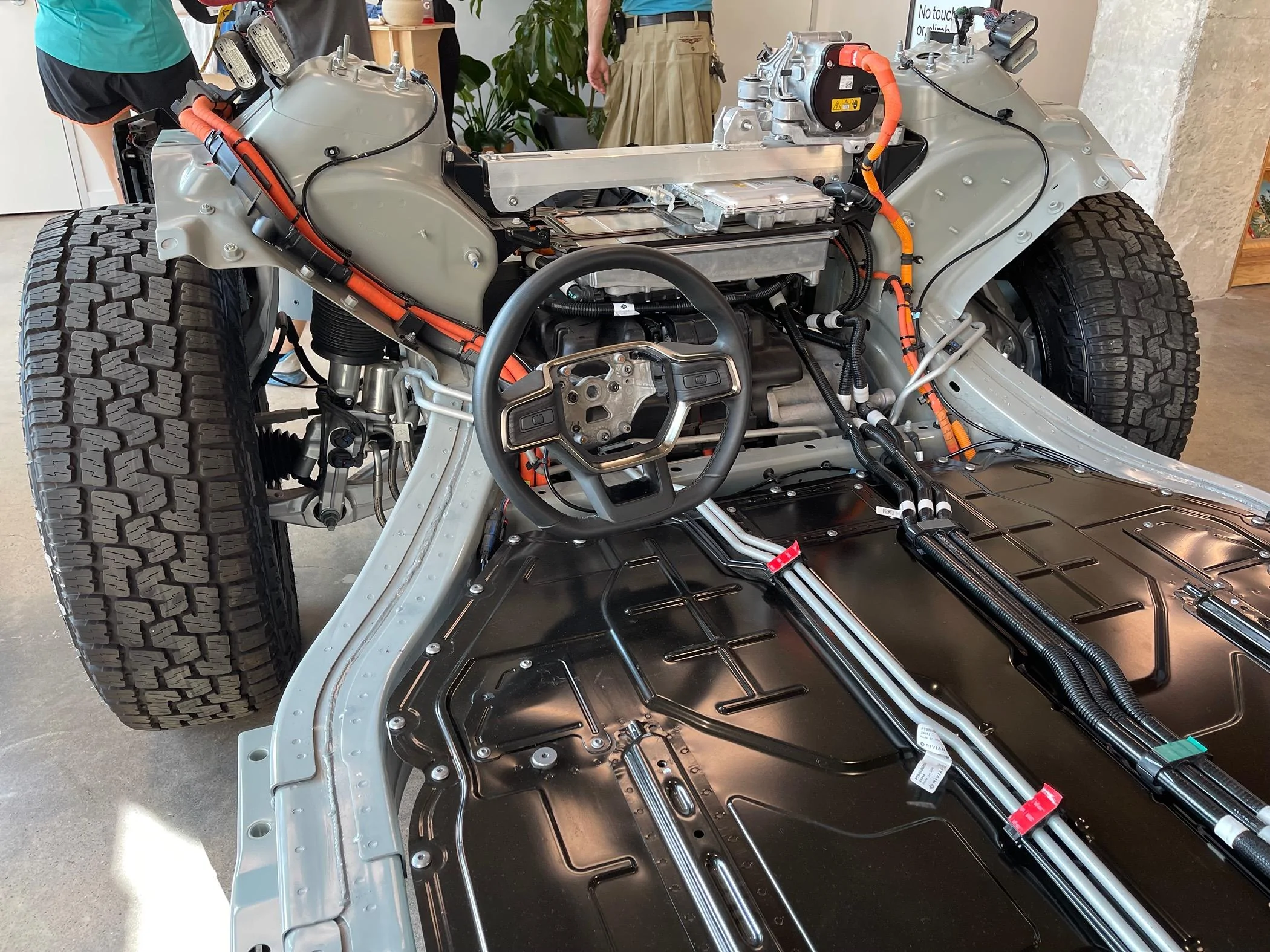 Rivian R1T R1S Gen 2 Rivian R1 - Real Life Pictures & Impressions IMG_2971