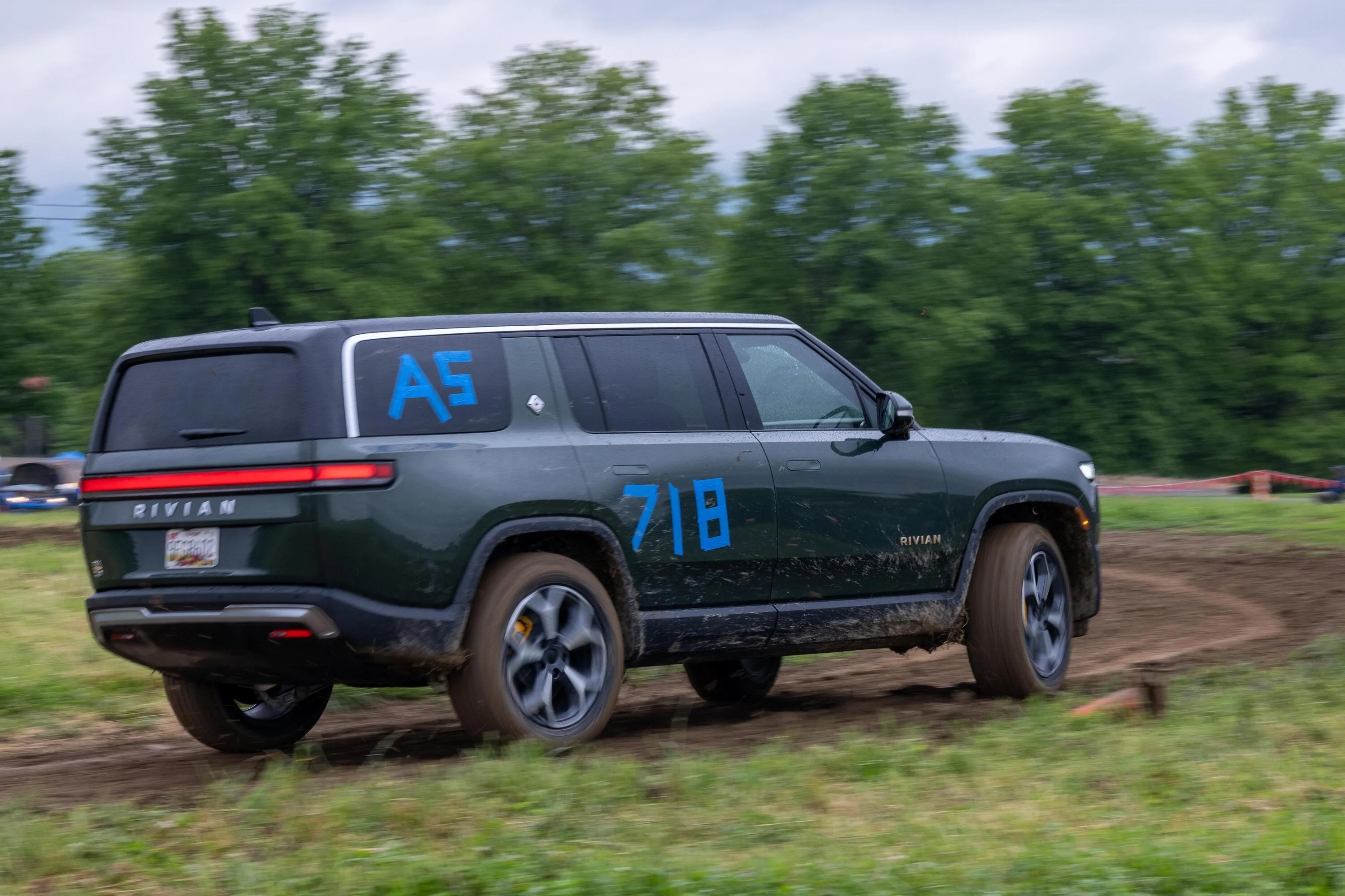 Rivian R1T R1S Anyone Rallycrossed a R1S? EdzrVk