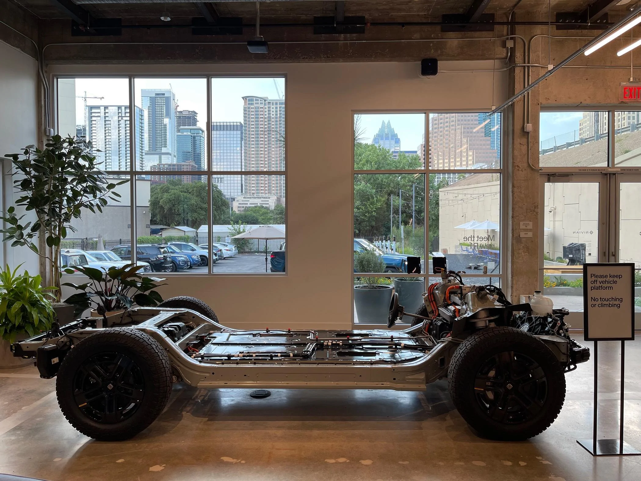 Rivian R1T R1S Gen 2 Rivian R1 - Real Life Pictures & Impressions IMG_3096