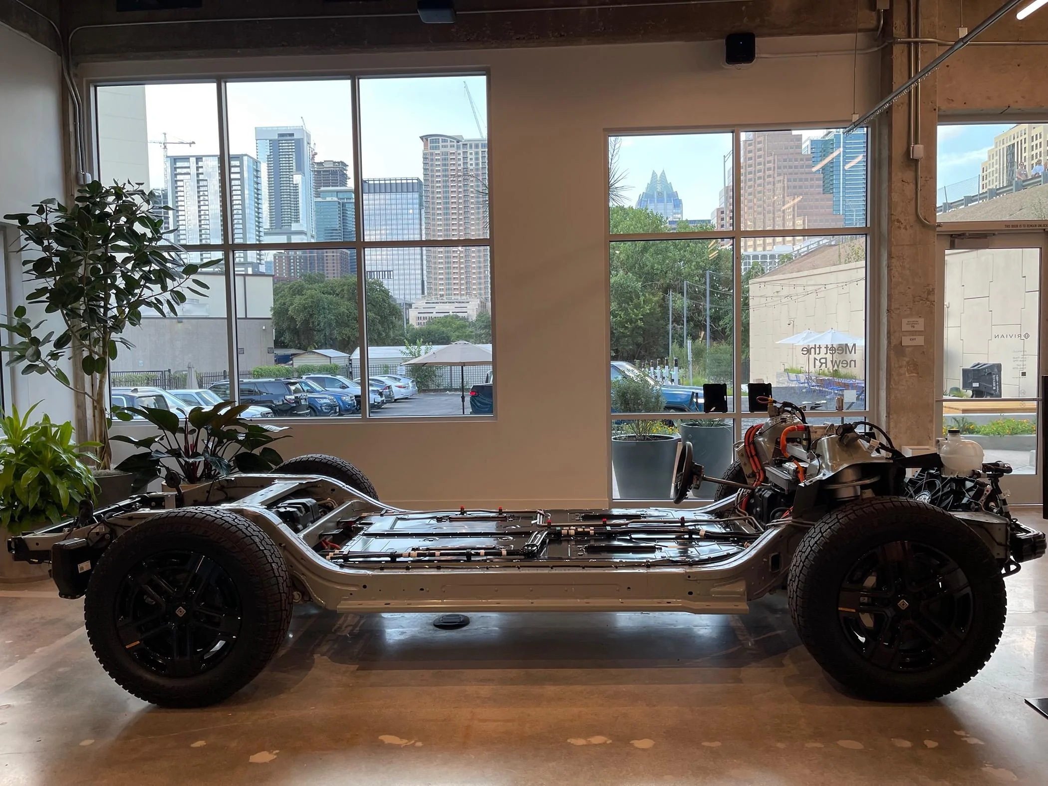 Rivian R1T R1S Gen 2 Rivian R1 - Real Life Pictures & Impressions IMG_3093