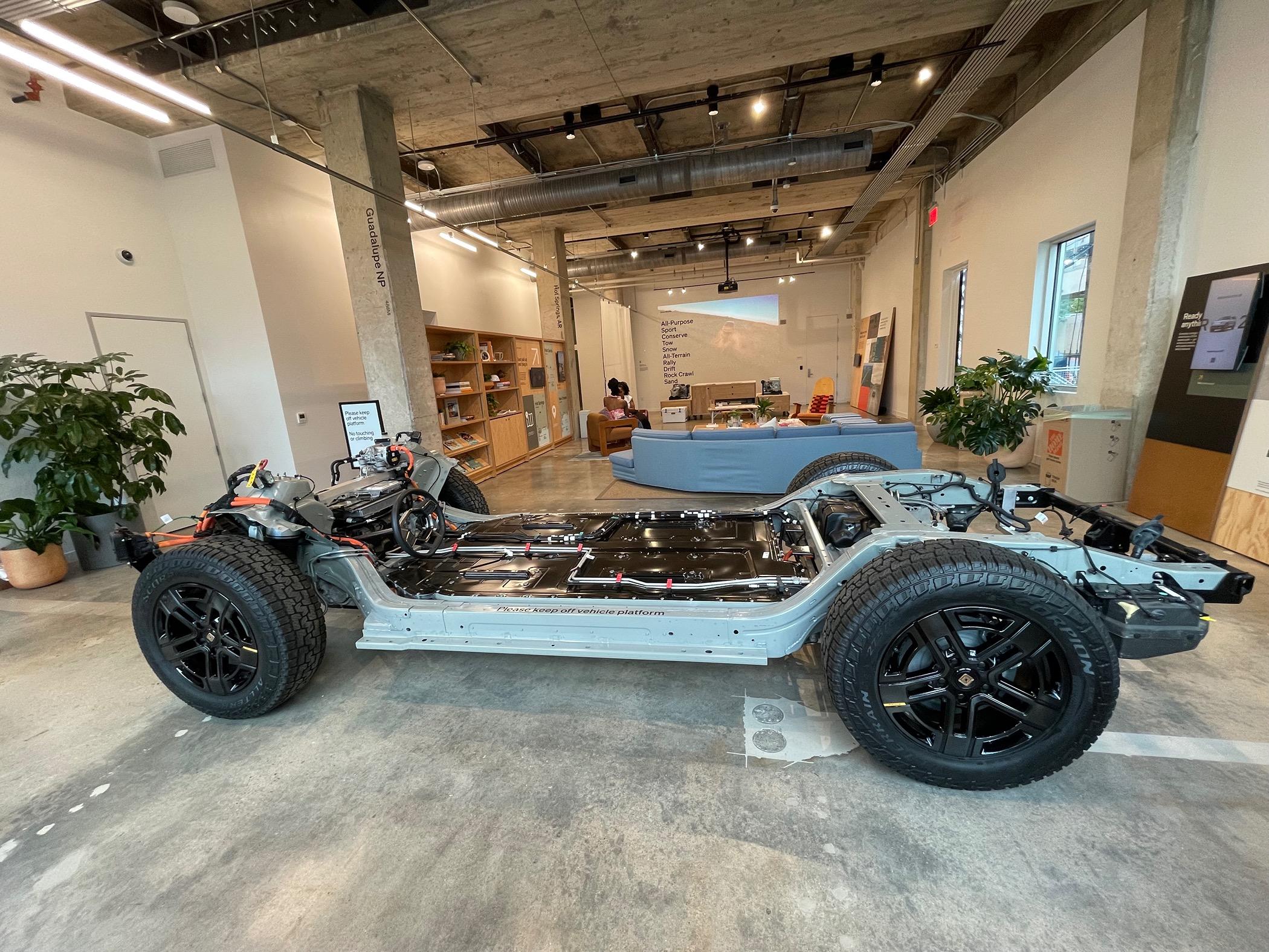 Rivian R1T R1S Gen 2 Rivian R1 - Real Life Pictures & Impressions IMG_3087
