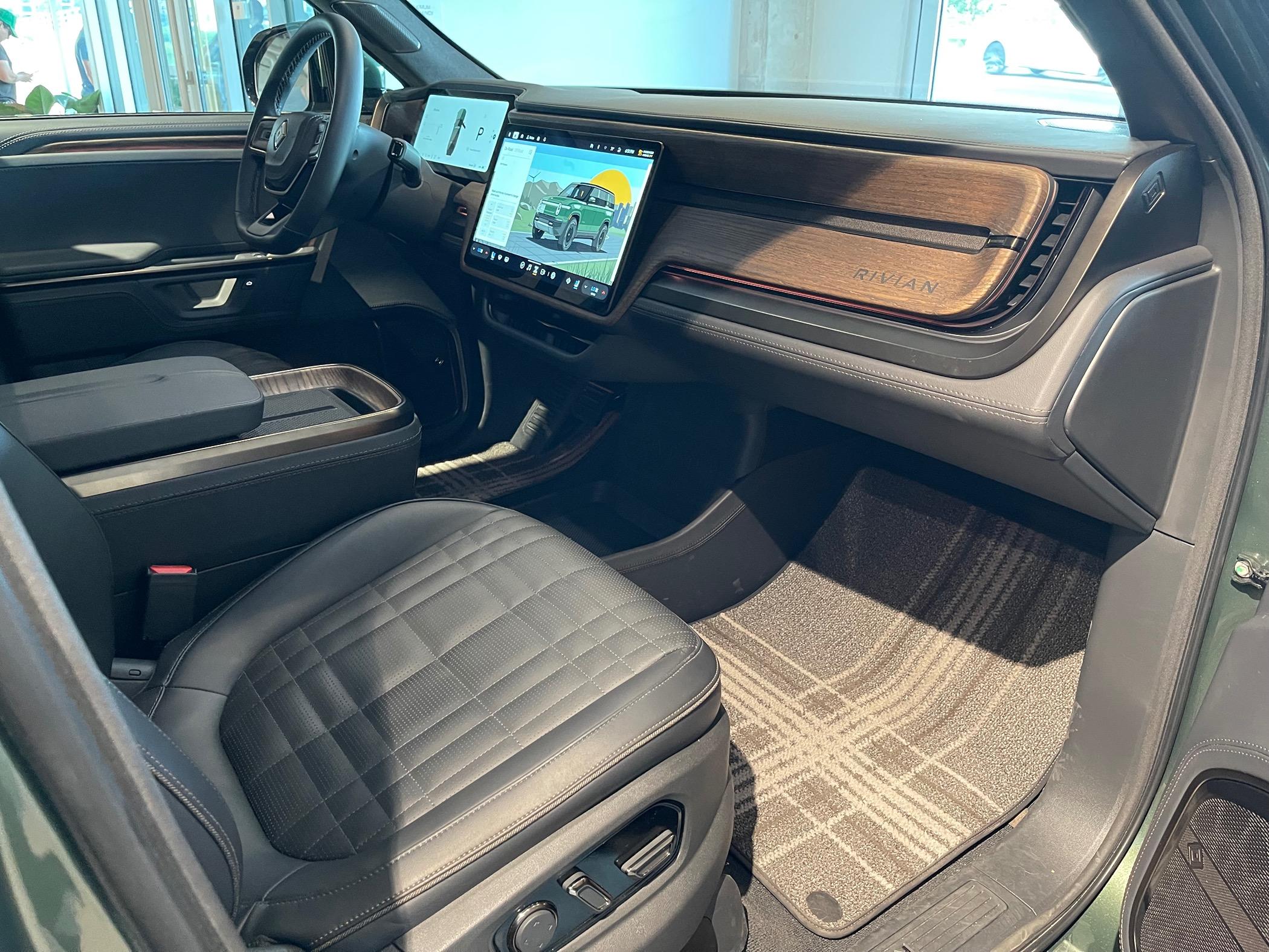 Rivian R1T R1S Gen 2 Rivian R1 - Real Life Pictures & Impressions IMG_3075