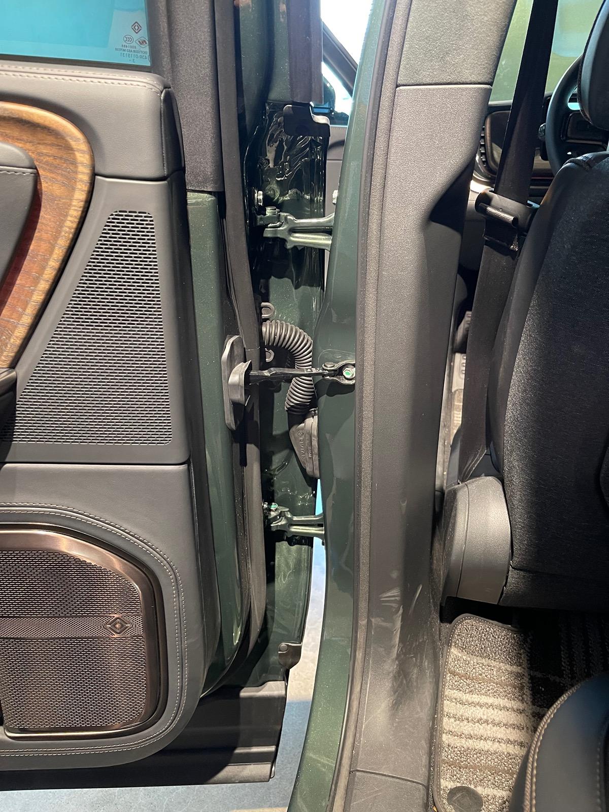 Rivian R1T R1S Gen 2 Rivian R1 - Real Life Pictures & Impressions IMG_3056