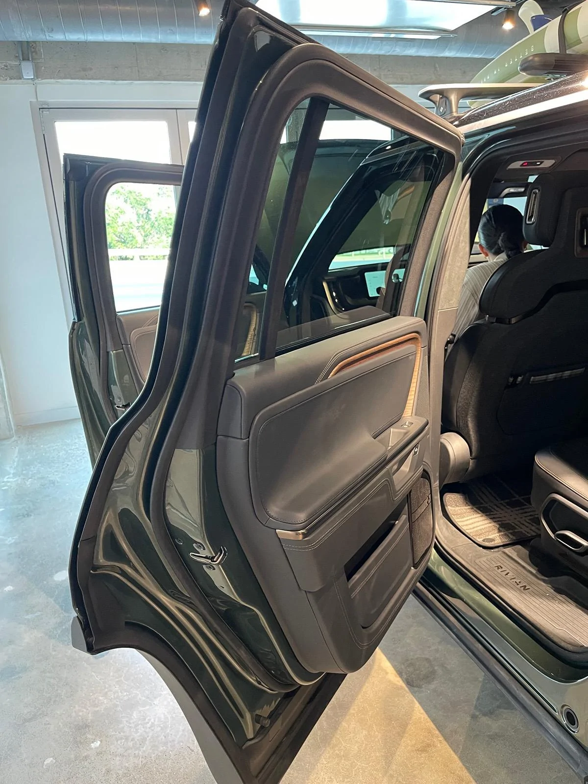Rivian R1T R1S Gen 2 Rivian R1 - Real Life Pictures & Impressions IMG_3055
