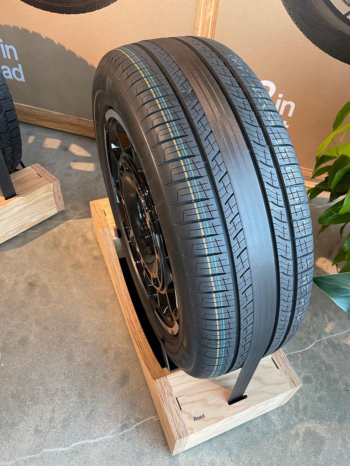 Rivian R1T R1S 22" Range Wheels on 2nd Gen R1 - With and Without Aero Covers (Photos) img_3143-jpe