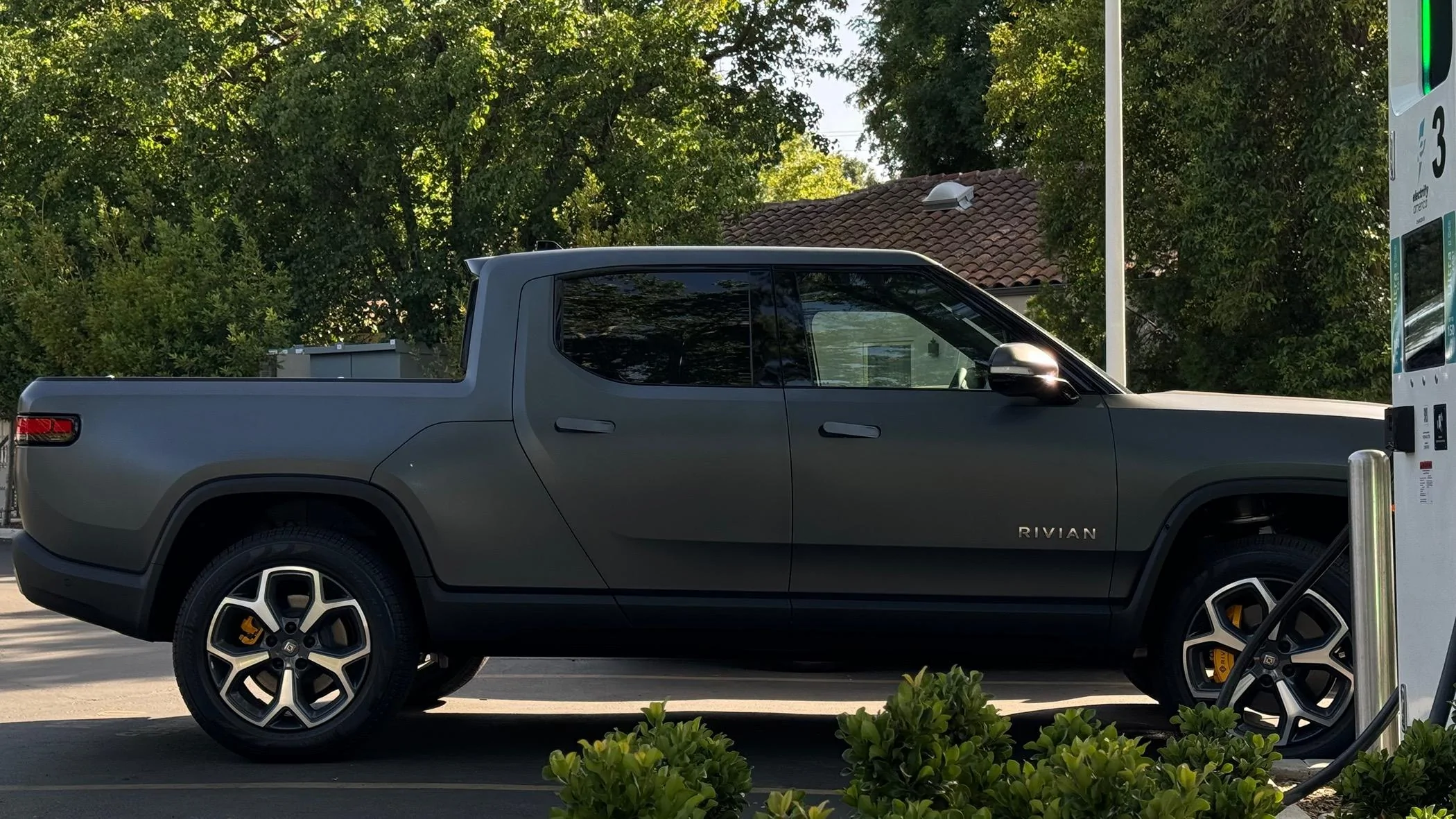 Rivian R1T R1S Matte wrap gang! Let's see photos of your matte Rivian R1T & R1S IMG_8446