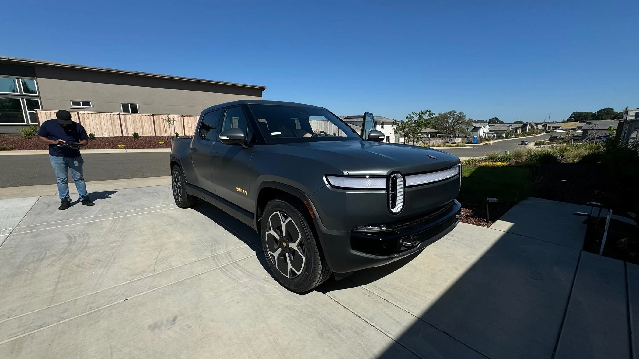 Rivian R1T R1S Matte wrap gang! Let's see photos of your matte Rivian R1T & R1S IMG_8310
