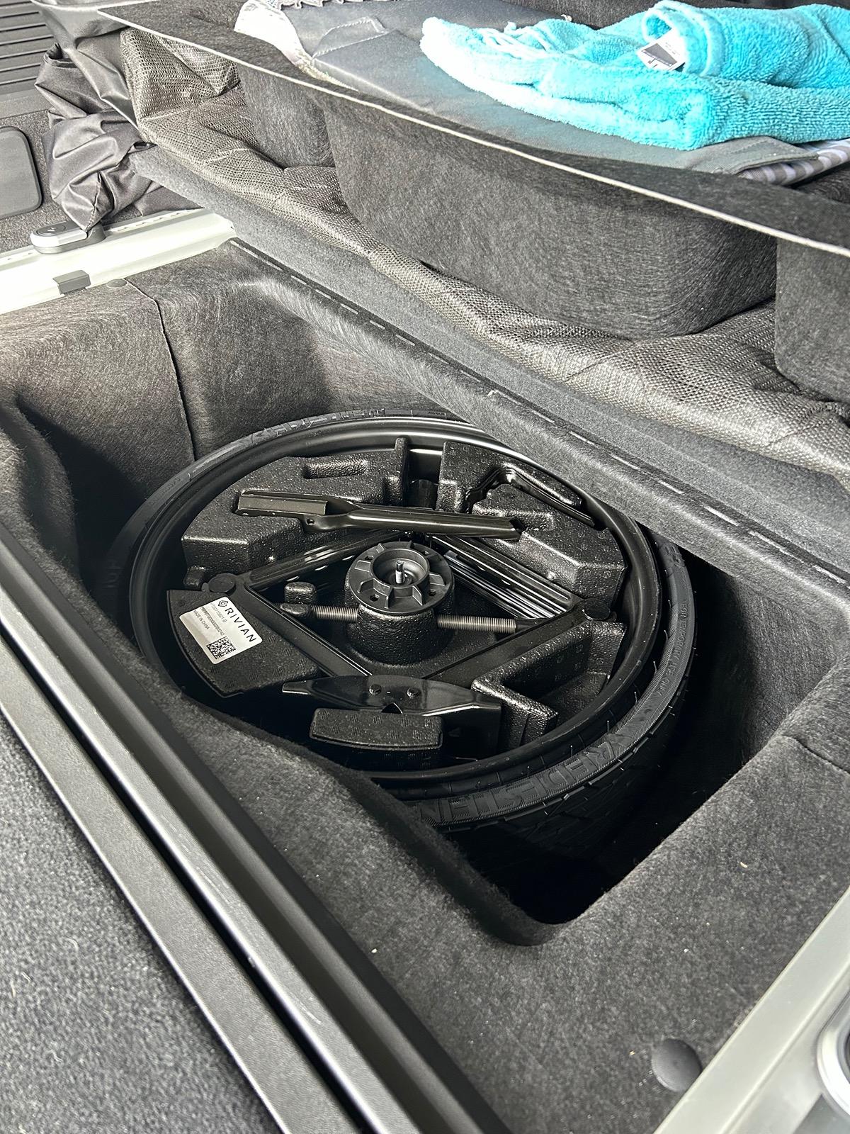 Rivian R1T R1S ATL_R1S Midnight Black Build IMG_2698