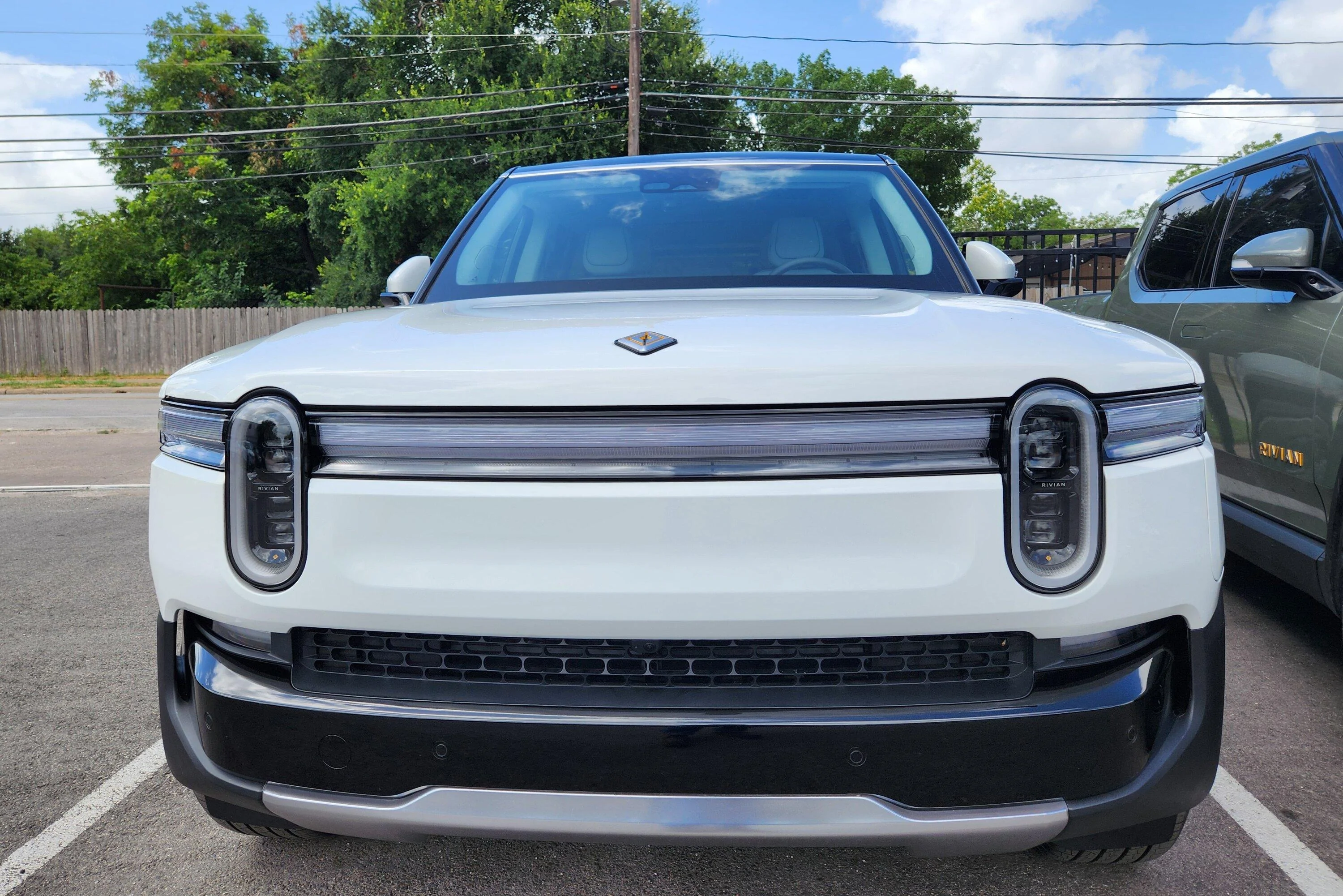 Rivian R1T R1S First (for me) Gen 2 R1S Refresh Spotted in Austin 20240618_112110