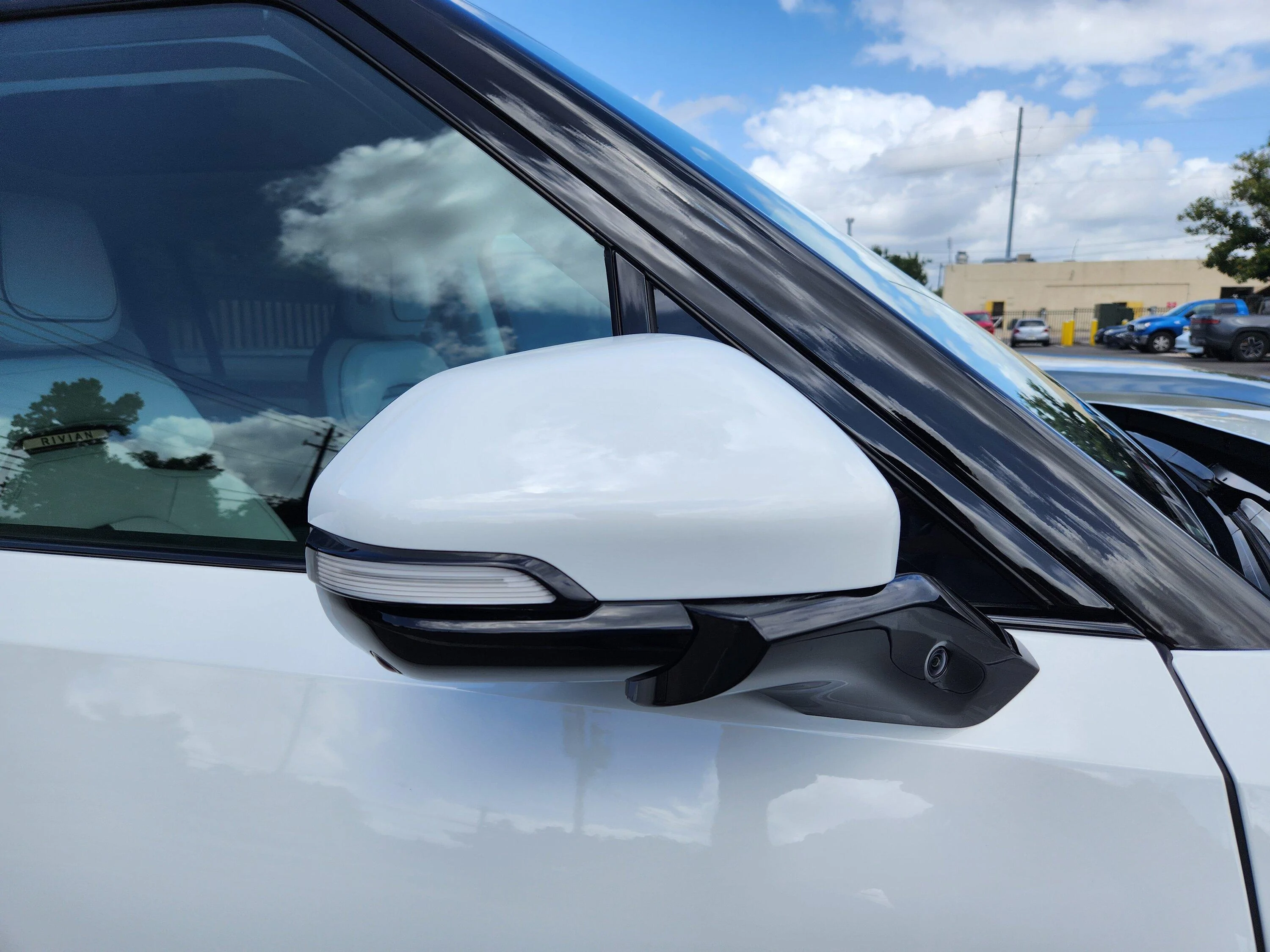 Rivian R1T R1S First (for me) Gen 2 R1S Refresh Spotted in Austin 20240618_112102