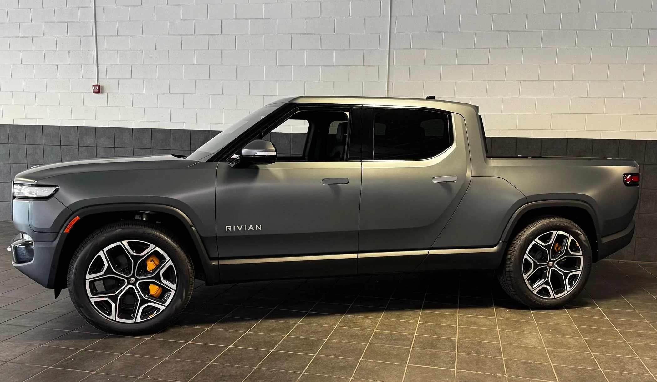 Rivian R1T R1S Matte wrap gang! Let's see photos of your matte Rivian R1T & R1S IMG_8734