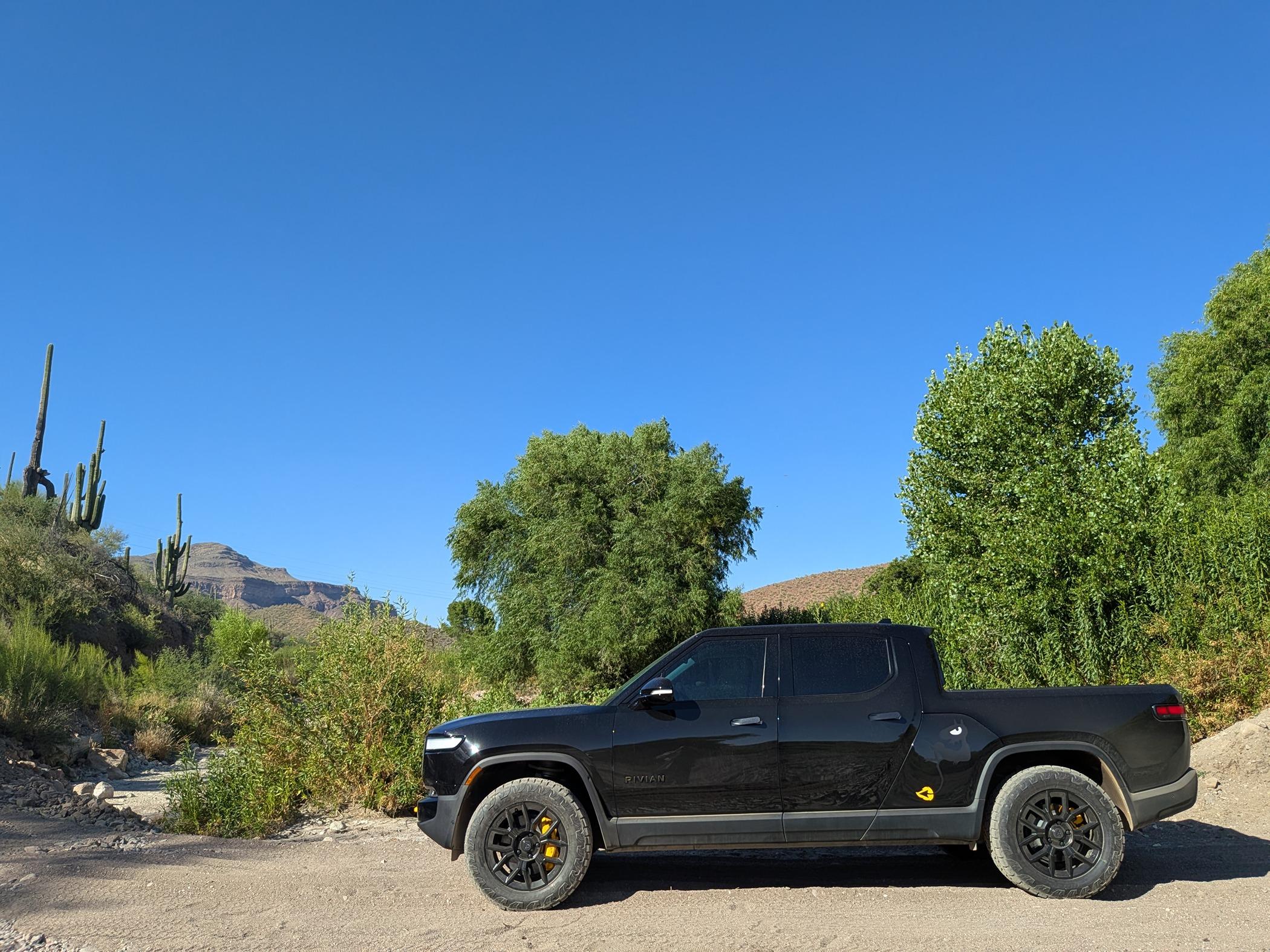 Rivian R1T R1S EV Sportline R600 wheels + Toyo Open Country A/T III EV tires on R1T 1000008856