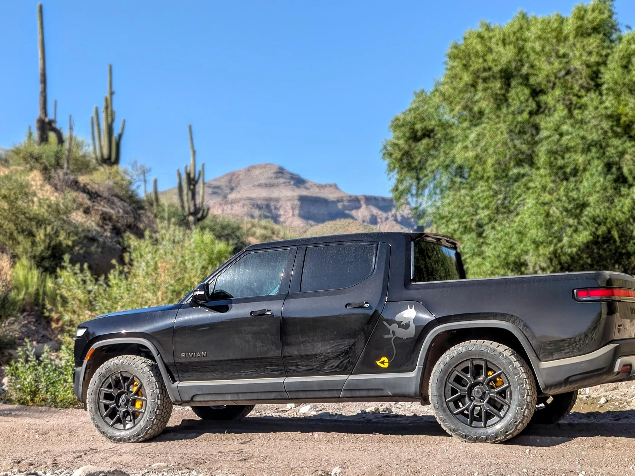 Rivian R1T R1S EV Sportline R600 wheels + Toyo Open Country A/T III EV tires on R1T 1000008865