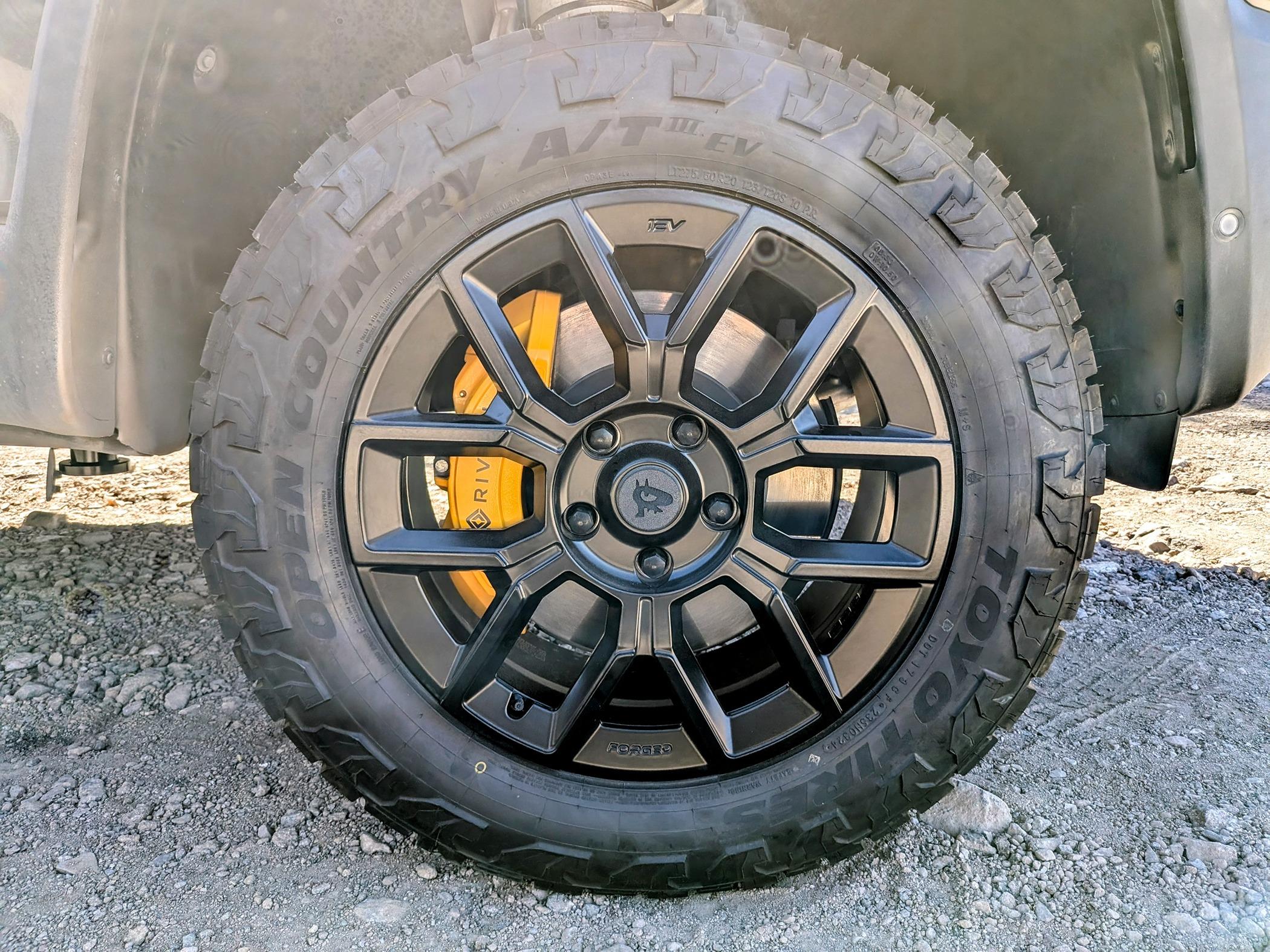 Rivian R1T R1S EV Sportline R600 wheels + Toyo Open Country A/T III EV tires on R1T 1000008840