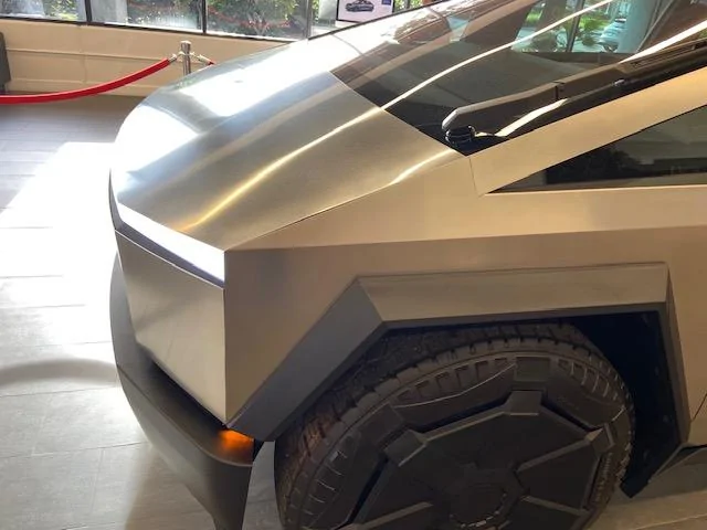 Rivian R1T R1S How I Know Cybertruck Pre-Orders have TANKED on Sales IMG_0783