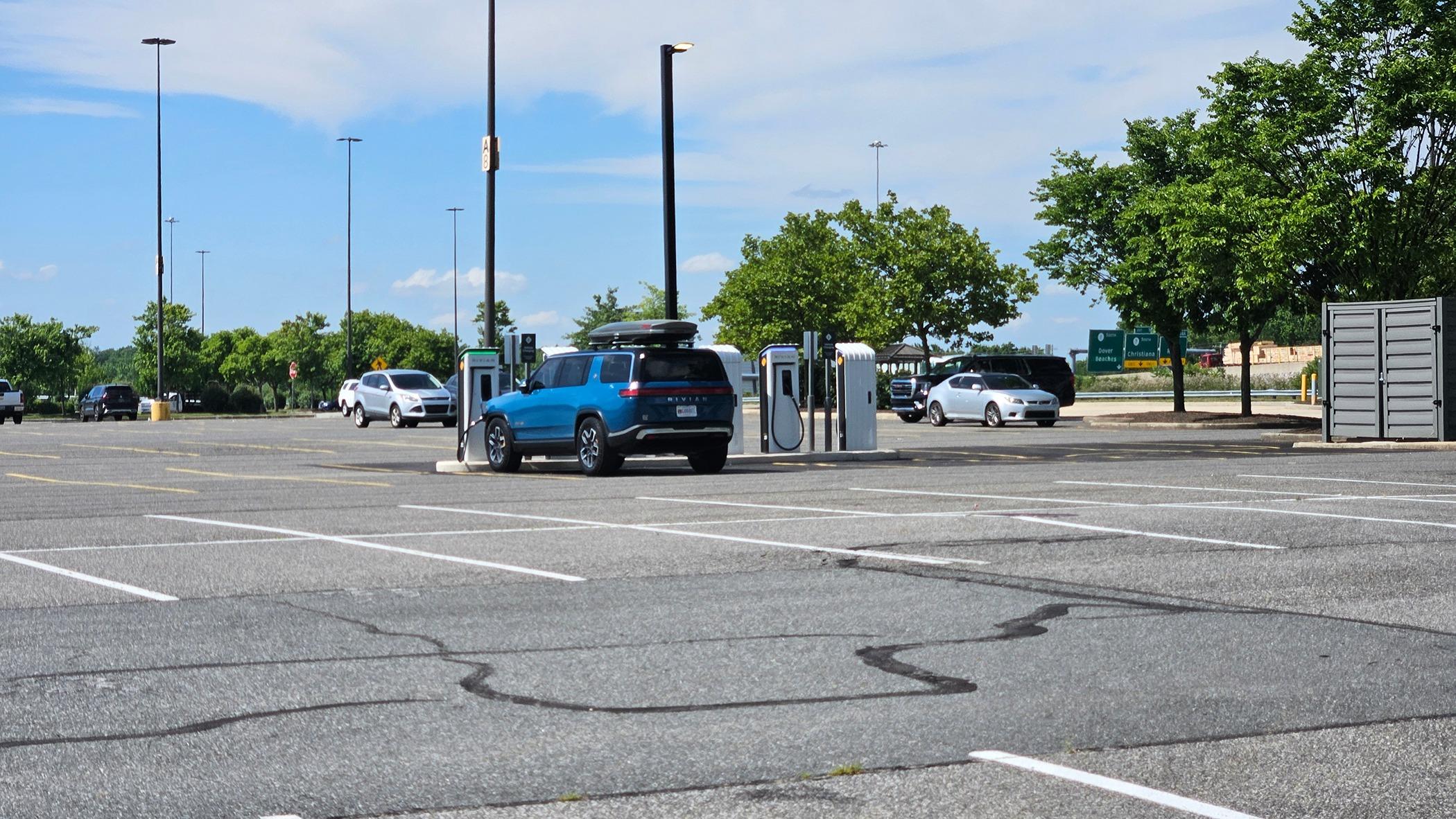 Rivian R1T R1S Northern VA to New Hampshire- 2023 LE Quad R1S 1000017364