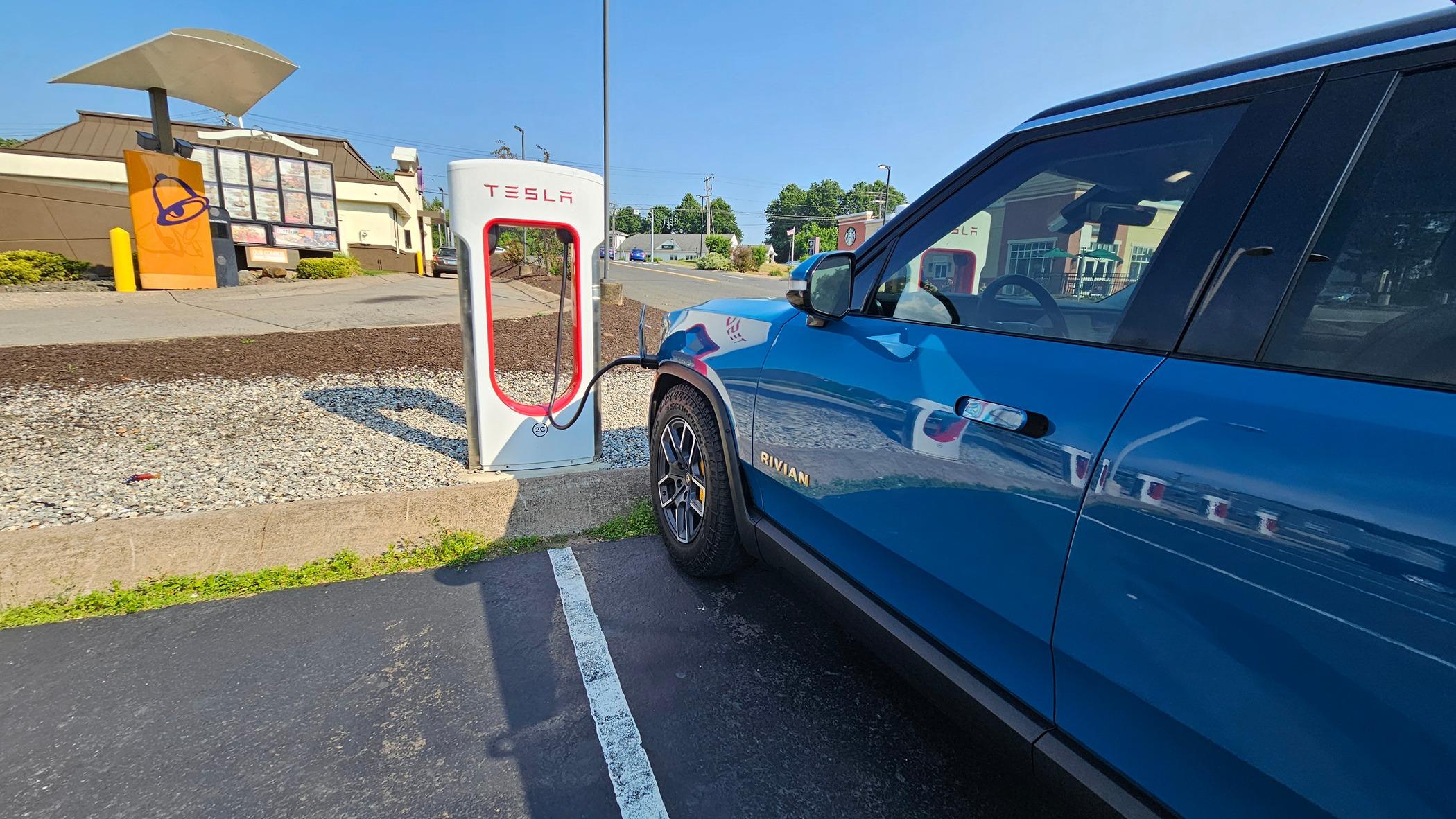 Rivian R1T R1S Northern VA to New Hampshire- 2023 LE Quad R1S 1000017369