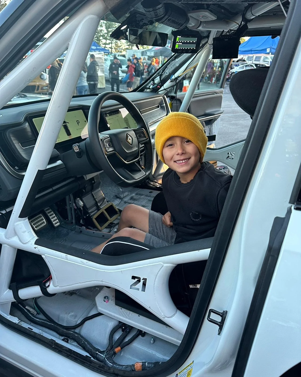 Rivian R1T R1S Gen 2 Rivian R1T beats Gen 1 Pikes Peak time by 30 seconds! GQy21wlaAAA4K9