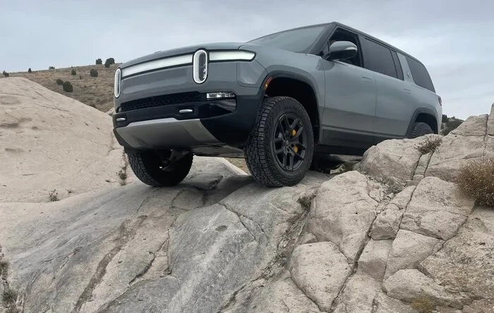 R1S Off-Roading with Family [Video]