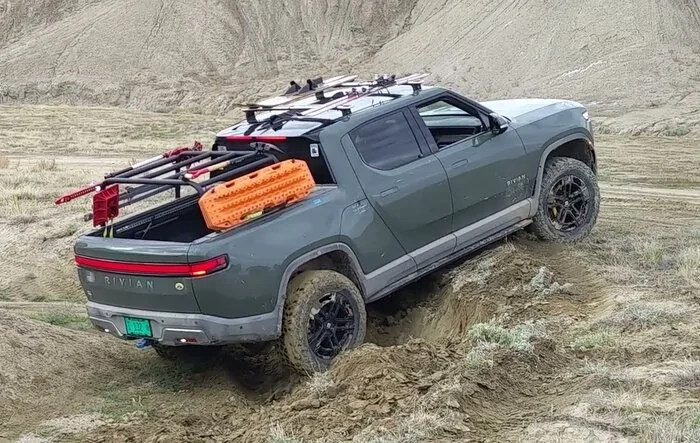 Video of R1T in offroad recovery training class