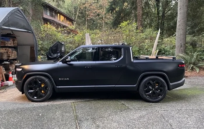 STEALTH PPF MIDNIGHT BLACK R1T w/ OCEAN COAST interior and 22″ Sport Dark wheels