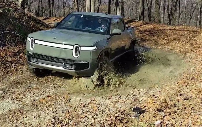 Off Roading Video -- My R1T on Moderately Easy Trail (Rapidan, VA)