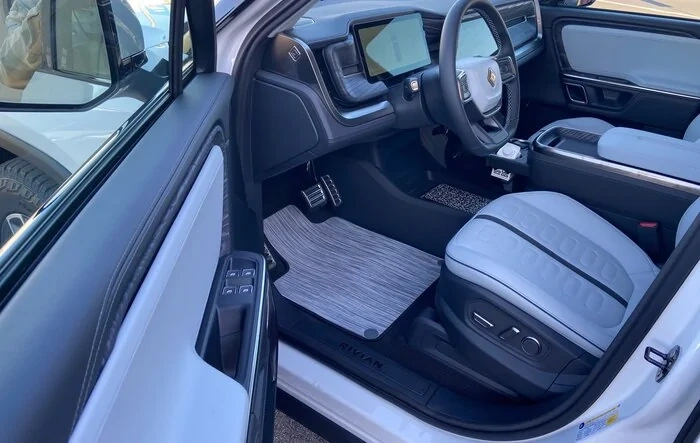 2022 R1T (GW/OC) delivered today. Truck and Rivian exceeded expectations