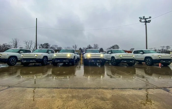 15 Rivian R1T join Commonwealth Edison Company (ComEd)'s fleet