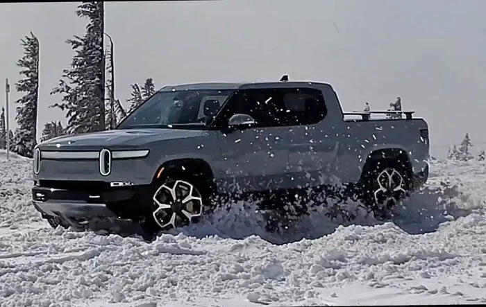 Experience: Snow Mode is great on pavement w/ compact snow & ice, but All Terrain Mode is better for deep snow