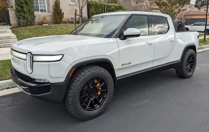 Tested 35" tires on the R1T - for offroading / overlanding
